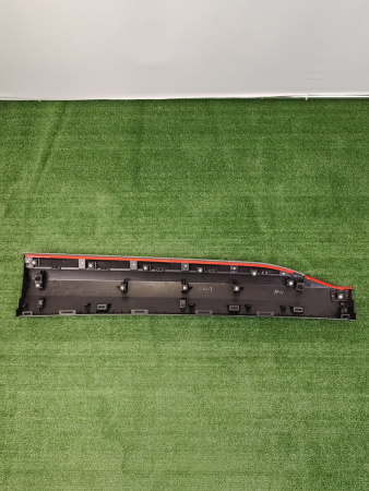 Накладка двери передней левой с серебристым хром молдингом Geely Atlas рестайлинг 6073154700S44