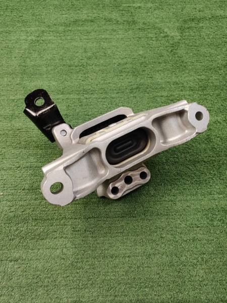 Подушка двигателя правая Chery Arrizo 8 206000388AA