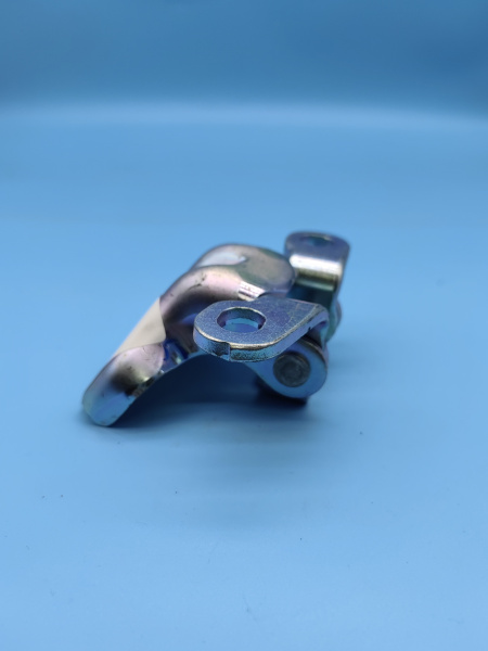 Петля двери передней правой нижняя Geely Coolray 5075036600