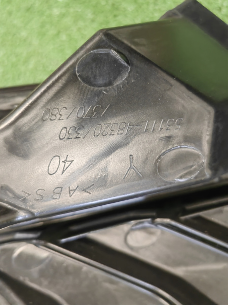 Верхняя часть решетки радиатора Lexus RX