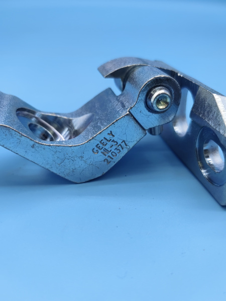 Петля двери передней левой верхняя Geely Atlas Pro 5075004700