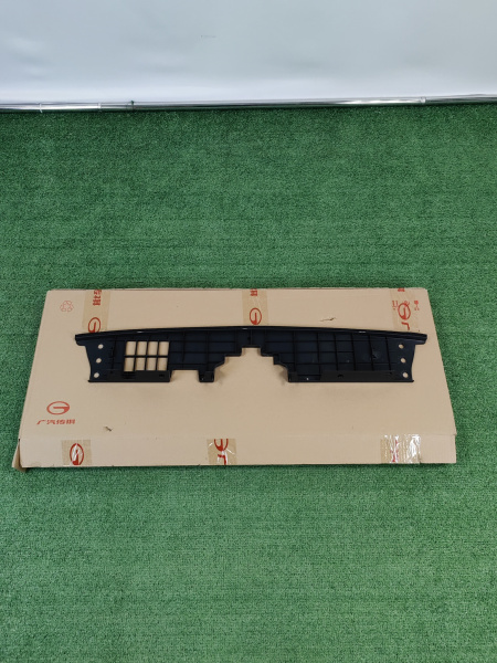 Дефлектор радиатора верхний центральный Gac GS8 7145005DRS0000M10