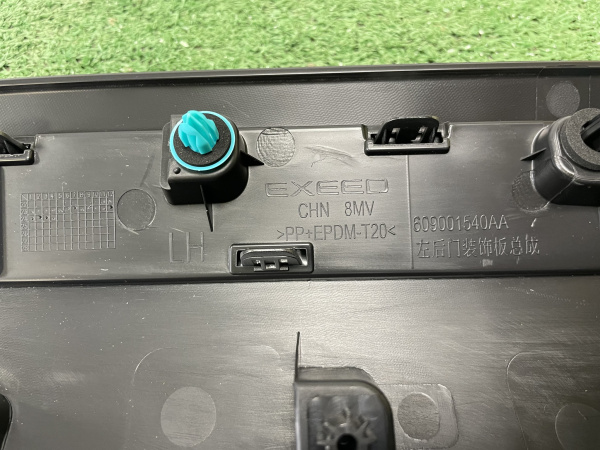 Накладка двери задней левой Exeed RX 609001540AA