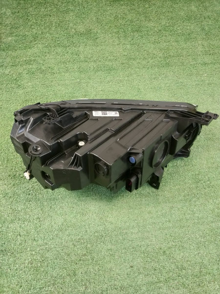 Фара левая Geely Monjaro 7051047300