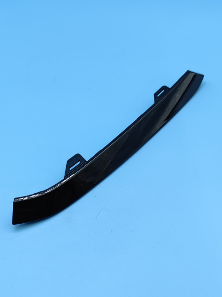 Молдинг переднего бампера левый нижний черный хром Geely Atlas рестайлинг 6010218900B03