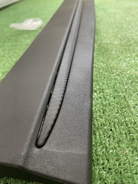 Молдинг двери передней правой черная вставка Omoda C5 609001054AA