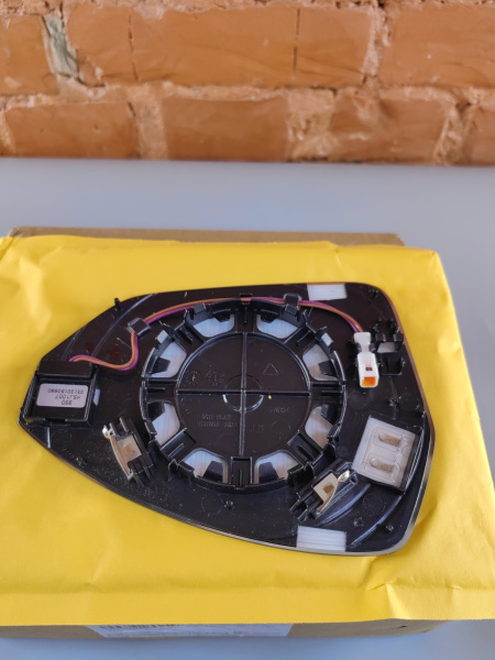 Зеркальный элемент левый Zeekr 001 8891381366