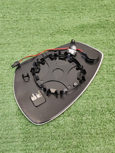 Зеркальный элемент левый Chery Arrizo 8 601000870AAN