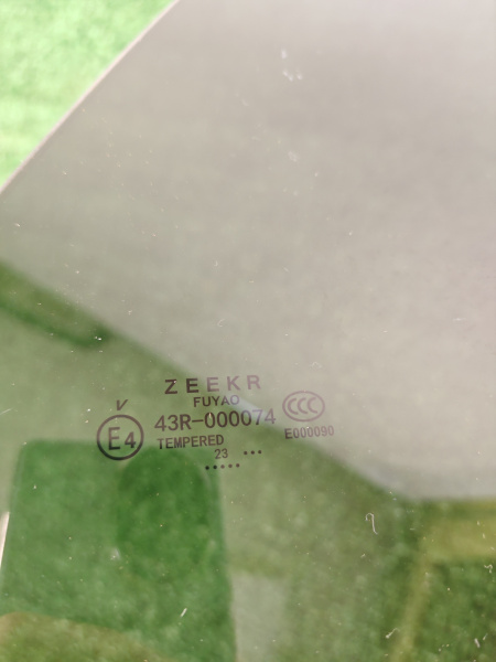 Стекло двери задней правой Zeekr 001