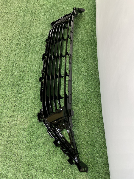 Решетка переднего бампера Geely Coolray 6010082700