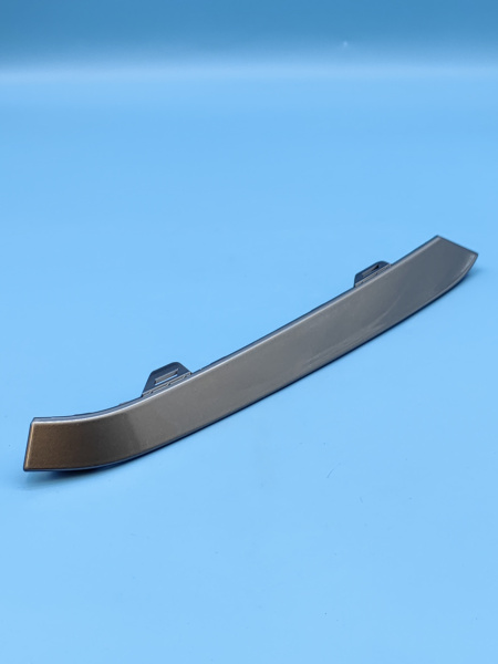 Молдинг переднего бампера левый серебристый хром Geely Atlas рестайлинг 6010220400S44