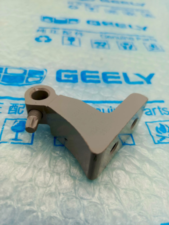 Петля задней двери верхняя П Geely Monjaro
