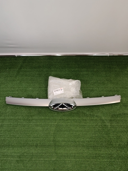 Молдинг решетки радиатора центральный Chery Arrizo 8 602003562AA