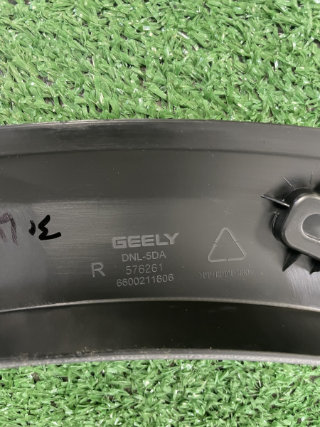 Расширитель задний правый Geely Tugella 5049015300