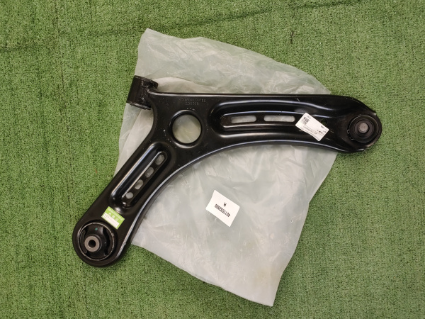 Рычаг передний нижний правый Geely Coolray 4017032800