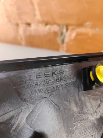 Накладка стойки правой Zeekr 001 6600201091BA3