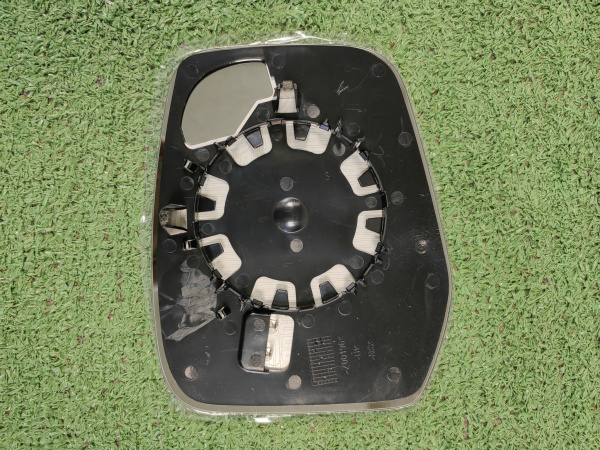 Стекло зеркала левое Geely Tugella 6017055400