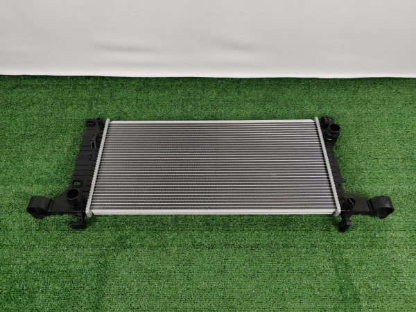 Радиатор охлаждения Geely Monjaro 2069031600