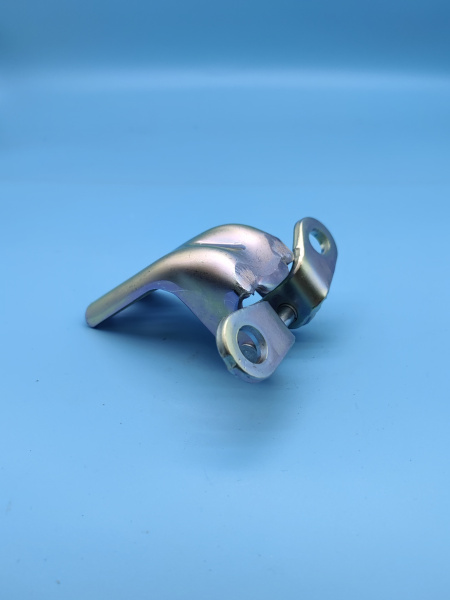 Петля двери задней левой нижняя Geely Coolray 5081038900