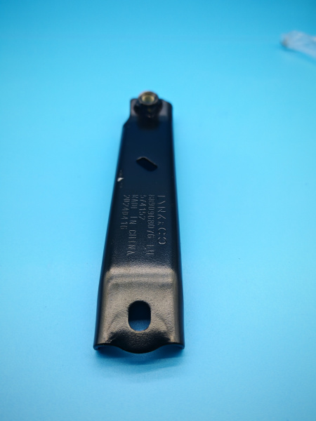 Кронштейн балки левый Geely Monjaro 4010023900