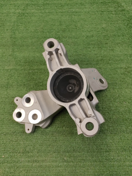 Подушка двигателя левая Chery Arrizo 8 206000386AA