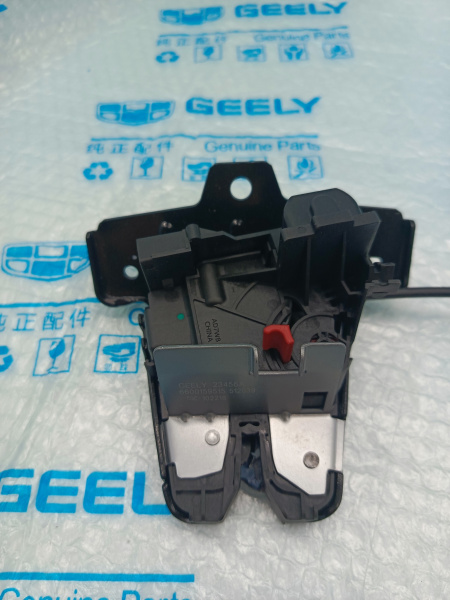 Замок крышки багажника Geely Monjaro