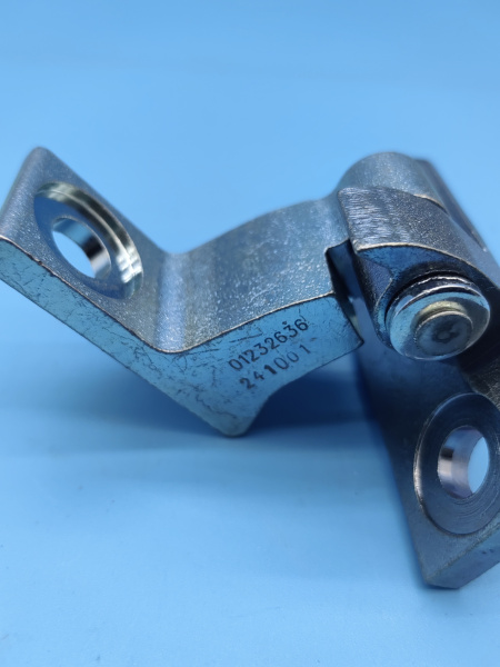 Петля двери задней правой верхняя Geely Atlas Pro 5081004600