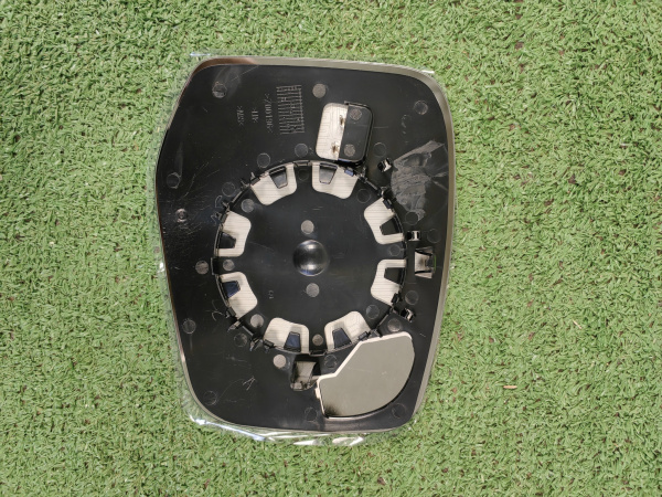 Стекло зеркала левое Geely Tugella 6017055400
