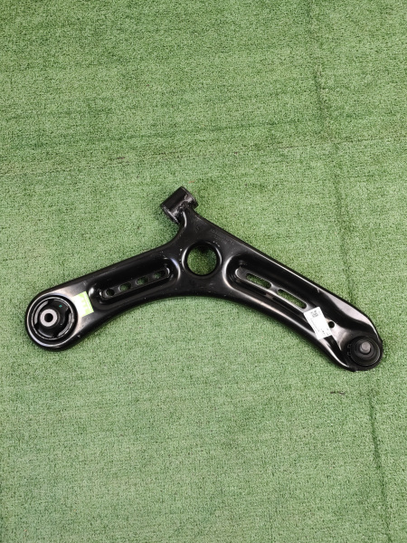 Рычаг передний нижний правый Geely Coolray 4017032800