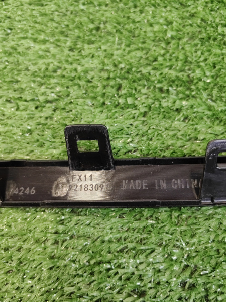 Молдинг переднего бампера нижний черный хром Geely Atlas рестайлинг 6010219400B03