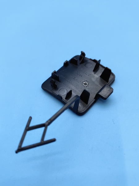 Заглушка буксировочного крюка передняя Geely Tugella 6013027900742