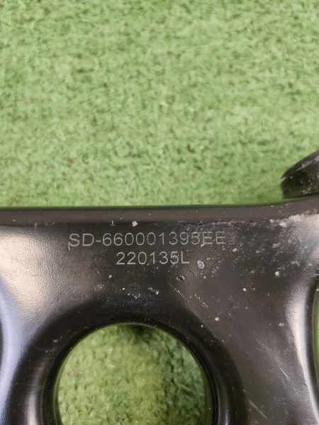 Рычаг передний нижний левый Geely Coolray 4017032700