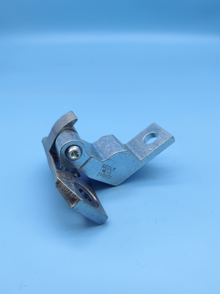 Петля двери передней правой нижняя Geely Atlas Pro 5075004600