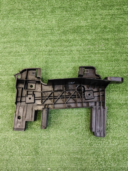 Кронштейн решетки радиатора правый Haval Jolion рестайлинг 5509103XST13A