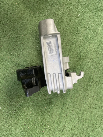 Опора двс правая Geely Coolray 1077062400
