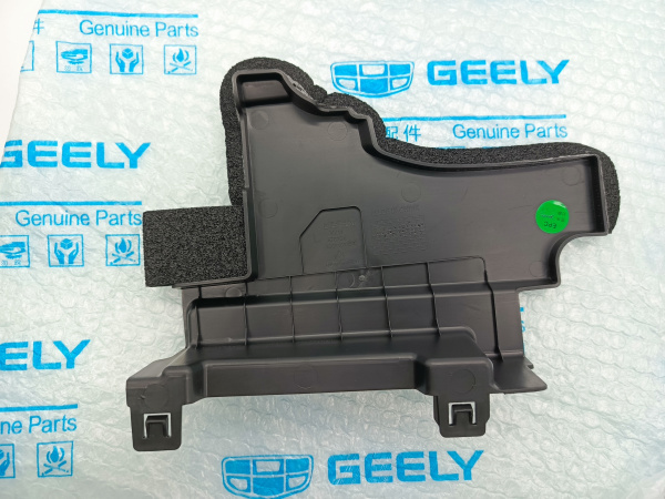 Дефлектор радиатора верхний Л Geely Monjaro