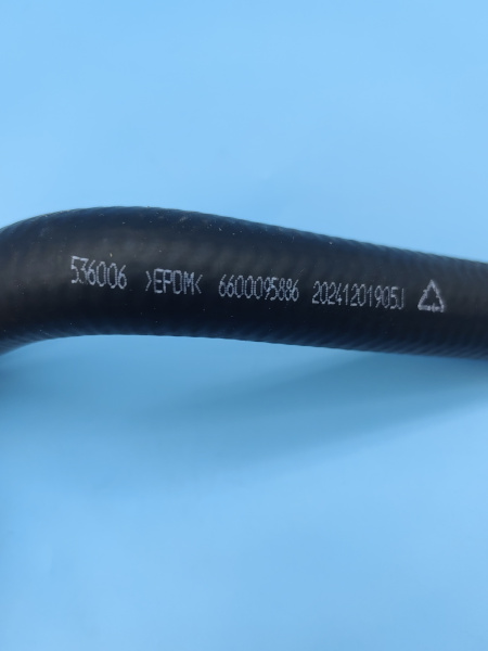 Патрубок бачка расширителя Geely Coolray 2074054000