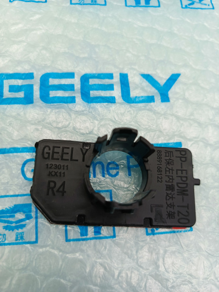 Кронштейн парктроника задний Geely Monjaro