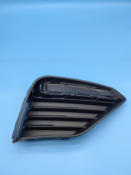 Заглушка ПТФ правая Geely Atlas Pro 6010102000661