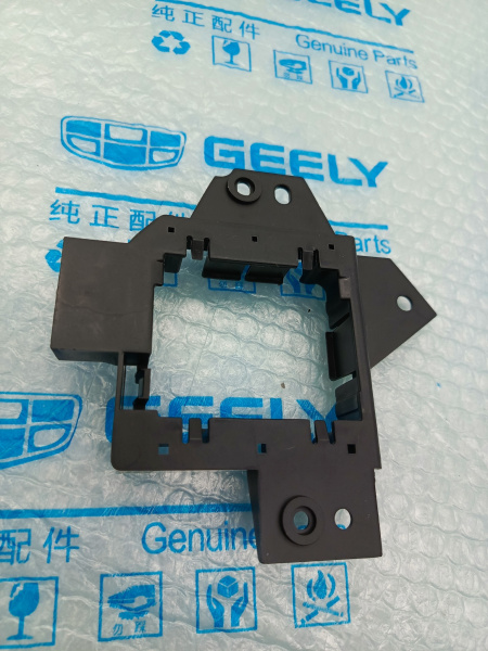 Кронштейн переднего радара Geely Monjaro