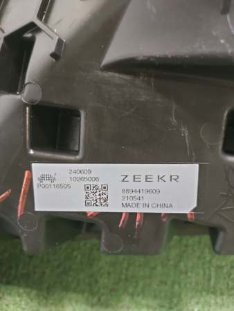 Ходовой огонь левый Zeekr 001
