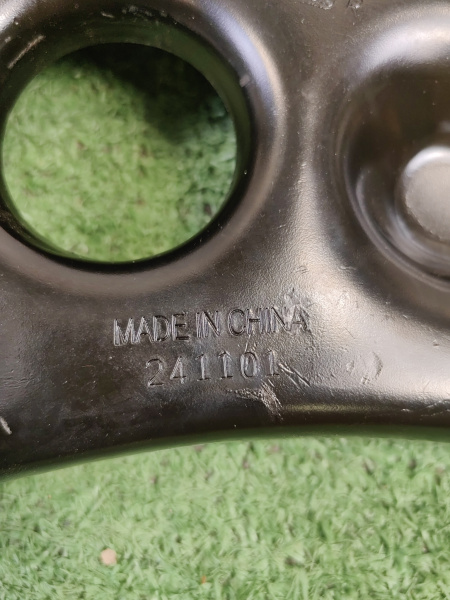 Рычаг передний нижний правый Geely Coolray 4017032800