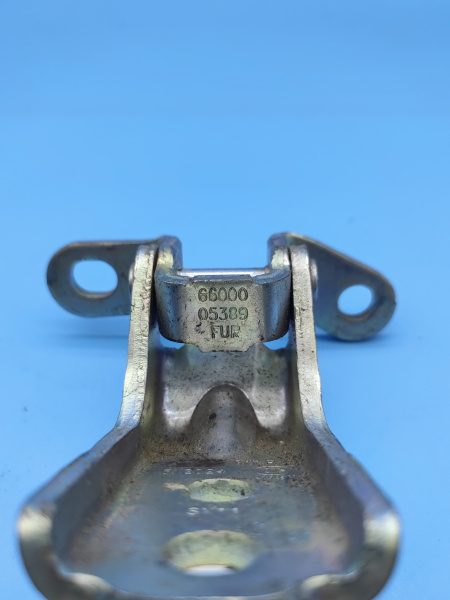 Петля двери передней правой верхняя Geely Coolray 5075036700