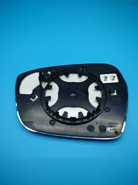 Зеркальный элемент правый Geely Coolray 6017057500