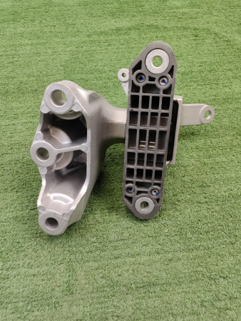 Опора двс левая Geely Coolray 1077106000