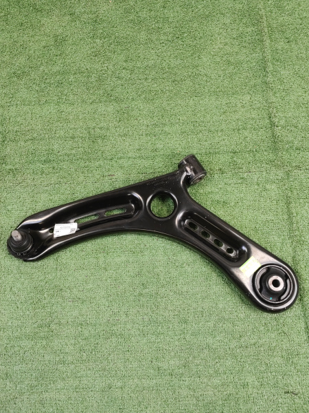 Рычаг передний нижний левый Geely Coolray 4017032700