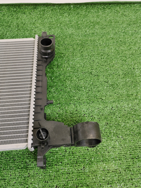 Радиатор охлаждения Geely Monjaro 2069031600