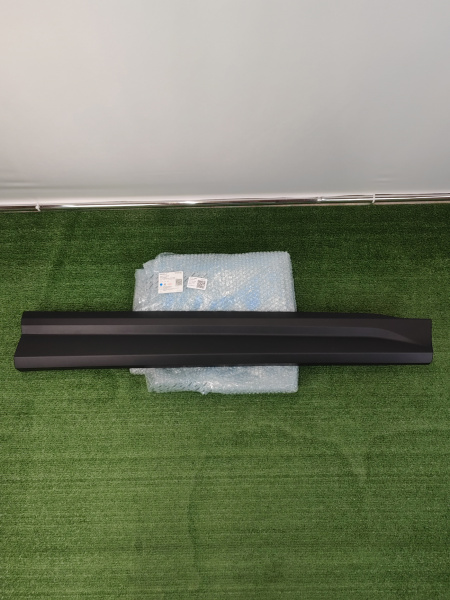 Накладка двери передней правой Geely Coolray 5075035800