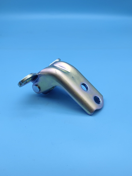 Петля двери задней левой нижняя Geely Coolray 5081038900