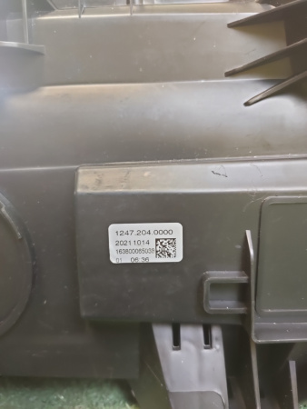 Фара правая Geely Monjaro 7051047400